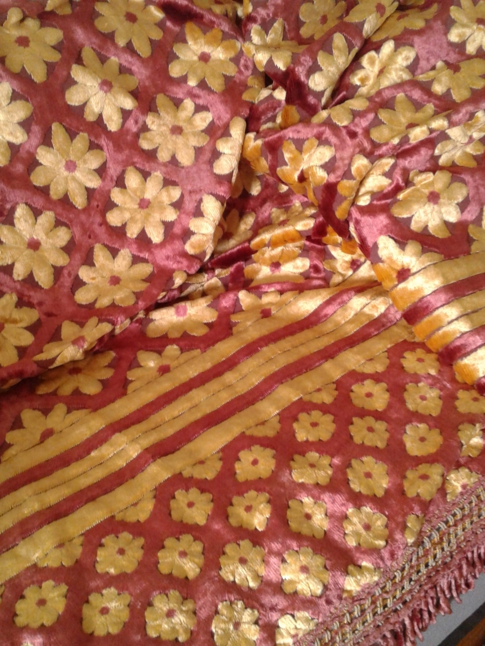 MCM 70's Italian Wedding Velvet Bedspread/Blanket Daisy Motif with Fringe